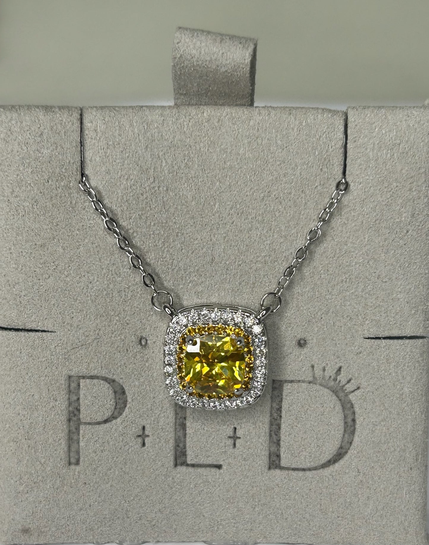 Stunning Sterling Silver Pendant Necklace 4ct Yellow Topaz Stone